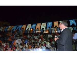 ÖZYER'E FETHİYE'DE MAHALLE MİTİNGİNDE SEVGİ SELİ