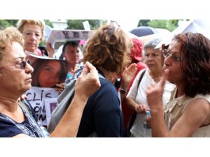Kadın Protestosunda Kadınlar Kavga Etti