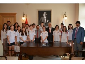 Yabancı Öğrencilerden Başkan Gürün’e Ziyaret