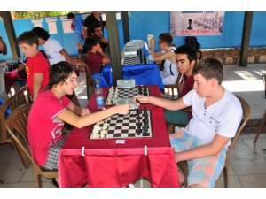 Renkli satranç turnuvası