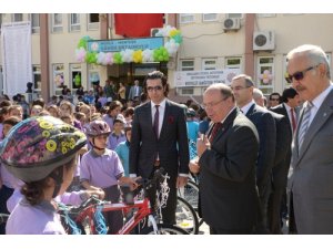 Vali Çiçek: “Sağlıklı yaşamı ilke edinmiş öğrencilerin yetişmesini istiyoruz”