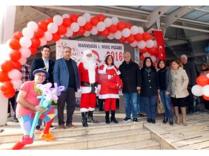 Karnaval tadında Noel Pazarı