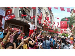 Marmaris'te 23 Nisan Kutlamalarının Adresi 105. Sokak Oldu