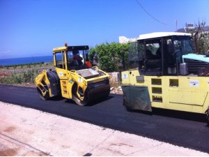 Büyükşehir Datça’da Sıcak Asfalt Kaplama Çalışmalarına Başladı