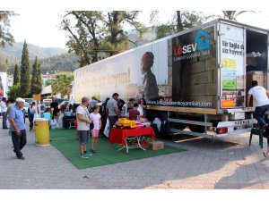 LÖSEV'in İyilikler TIR'ı yardımları ulaştırdı
