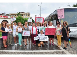 CHP'li kadınlardan şortlu eylem
