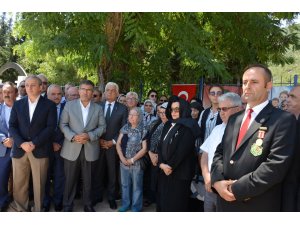 Vali Civelek,15 Temmuz kapsamında Şehitlikleri ziyaret etti