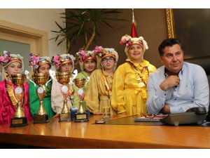 Şampiyon folklorculardan Mehmet Kocadon’a ziyaret