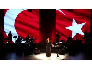 Candan Erçetin’den 10 Kasım Özel Konseri