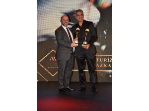 Çifte Ödüle Erkan Petekkaya Yorumu: ''Hollywood Yıldızı Gibisin''