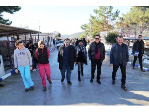 Öğrencilerden hayvan bakım merkezine ziyaret