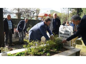 Karadinç'in mezarını ziyaret ettiler