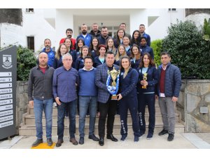 Hentbolun yıldızlarından Başkan Kocadon’a teşekkür