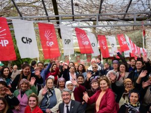 Oktay'a mahallelerde coşkulu karşılama
