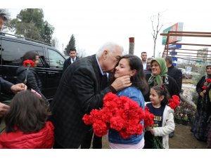 Başkan Gürün çiçeklerle karşılandı