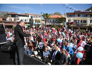 Başkan Saatcı, “Liderlerin değil, halkın önünde eğilenlere destek verin”