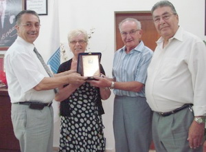 İçmeler aşığı turistlere plaket