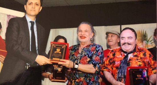 Avukat  Türkeş'e teşekkür ve başarı plaketi