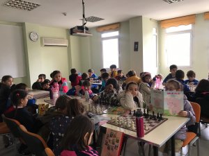 ÖĞRENCİLERDEN KÜTÜPHANEYE ZİYARET