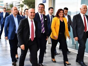 Büyükşehir Belediye Başkanları İzmir’de Toplandı