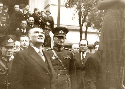 Atatürk ve Tarih