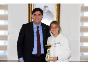 Başarılı sporcu Karaca’yı ziyaret etti