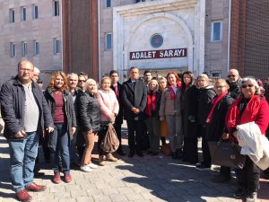 CHP Marmaris Kadın Kolları Başkanı Zehra Gezer: Her türlü şiddetin karşısındayız