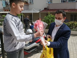 AK Parti Marmaris İlçe Başkanı Ceyhun Gökmen’den Çocuklara Sürpriz