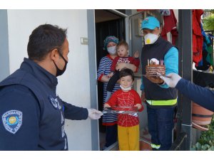 Marmaris Zabıtalarından 6 yaşındaki Kerem'e doğum günü sürprizi