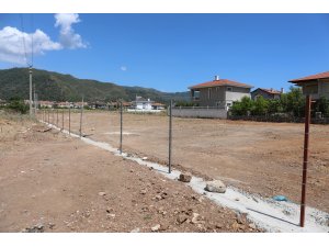 MARMARİS'TE BOŞ ARSALAR TEMİZLENİYOR