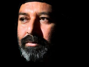 NEREDE BİR TÜRKÜ DUYSAM ŞAİRLİĞİMDEN UTANIRIM