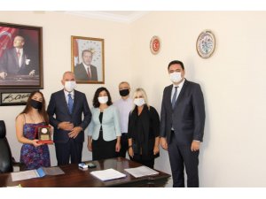 YKS’de Sayısal Alanda Muğla İl 3.sü Duru Uyar'ı Kaymakam Aksoy Ödüllendirdi