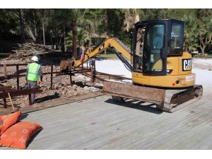 KÜDÜR'DEKİ SON YAPILAŞMA YIKILIYOR