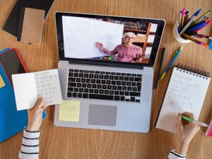 UZAKTAN EĞİTİM DÖNEMİNDE ÇOCUĞUNUZU ONLINE RİSKLERDEN KORUYUN