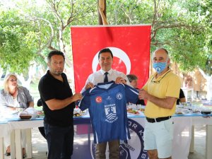 ​​​​​​​Başkan Aras Denizin Kızlarına Başarılar Diledi 