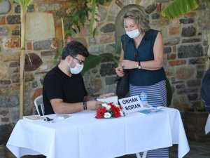 ​​​​​​​Mausolos Sergi Salonunda İmza Günü