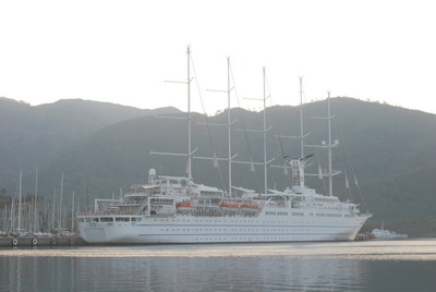 Marmaris  bir gemiyle daha tanıştı