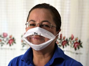 İşitme Engelliler İçin Şeffaf Maske