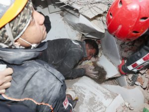 Ayda bebek enkazdan canlı çıkarıldı