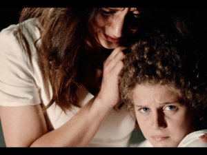 MÜZİK YARIŞMASINDAN KADINA ŞİDDETLE ÇIKTI