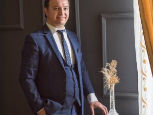 UŞAKLI MÜZİK ÖĞRETMENİ ALBÜM ÇIKARDI