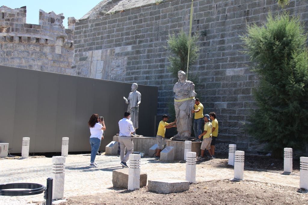 HEYKELLER YENİ YERİNDE SERGİLENİYOR