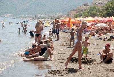 Turist sayısı artar gelir yerinde sayar