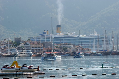 Costa Mediterranea geldi
