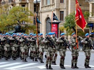 Türk askeri 10 Aralık Zafer Töreni için Azerbaycan'da!