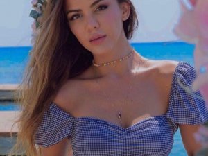 Özge Sarı Sosyal sorumluluk projesinde