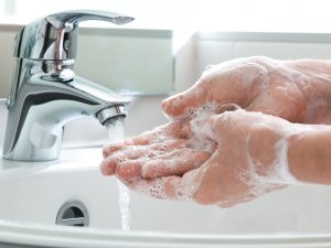 Özellikle bu kural çok önemli: Elleri yıkamadan asla!
