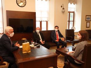 Başarılı Öğrenciden Başkan Gürün’e Ziyaret