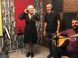 Aynur Haşhaş'da Modaya Uydu