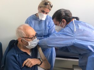 Huzurevi Sakinleri Aşılandı